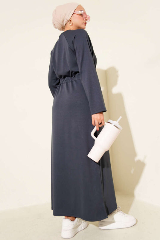 فستان لويشا ذو رقبة دائرية وخصر نفقي باللون الدخاني