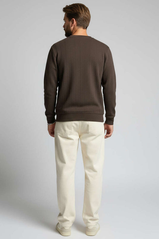 سويت شيرت رجالي برقبة دائرية مطرزة، لون بني فاتح