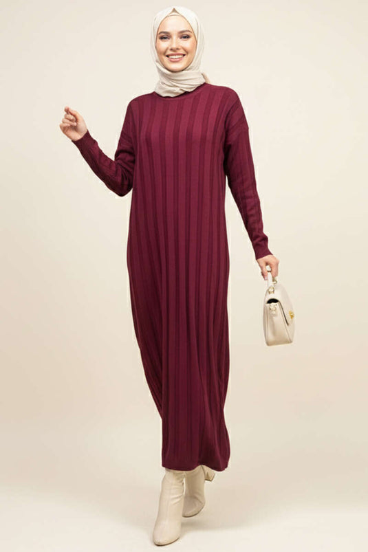 Geripptes Strickkleid mit Rundhalsausschnitt, burgunderrot