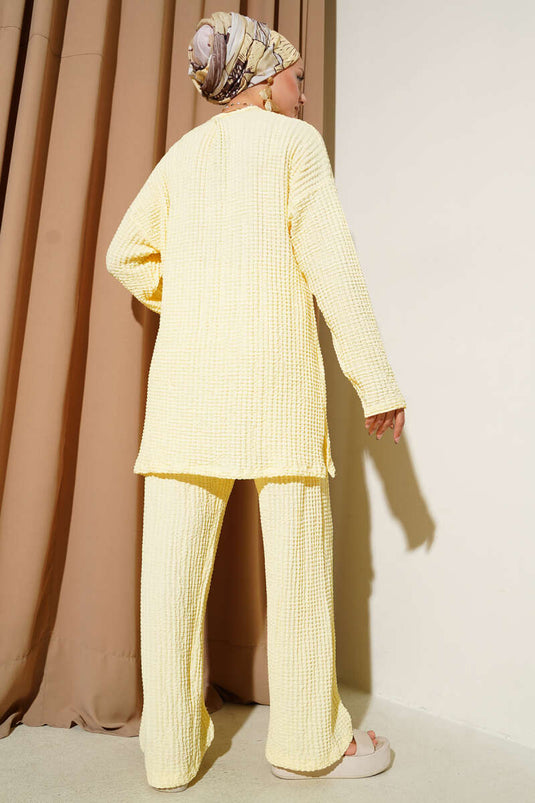 Costume deux pièces en seersucker à col ras du cou jaune
