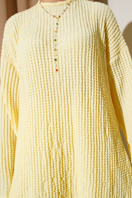 Costume deux pièces en seersucker à col ras du cou jaune