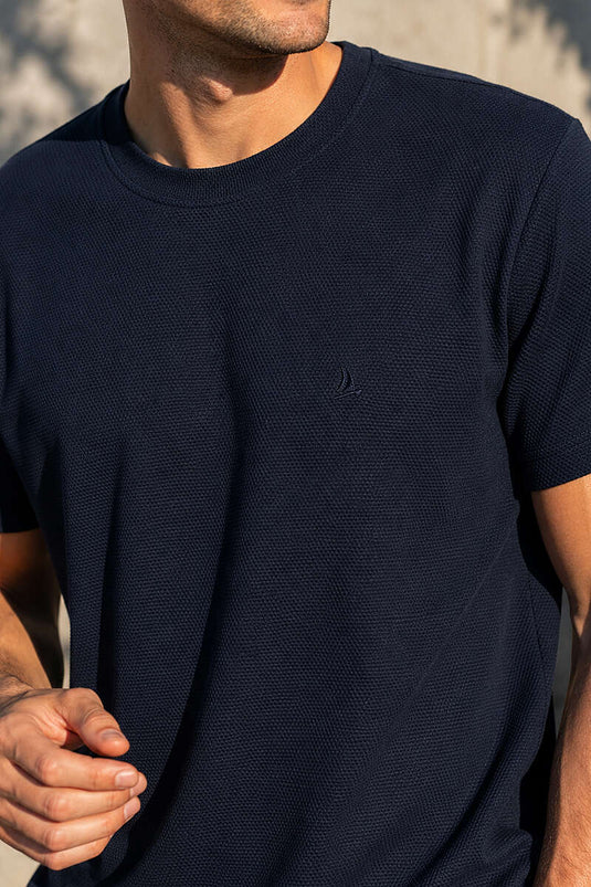 Bisiklet Yaka Göğüs Armalı Erkek T-shirt Lacivert