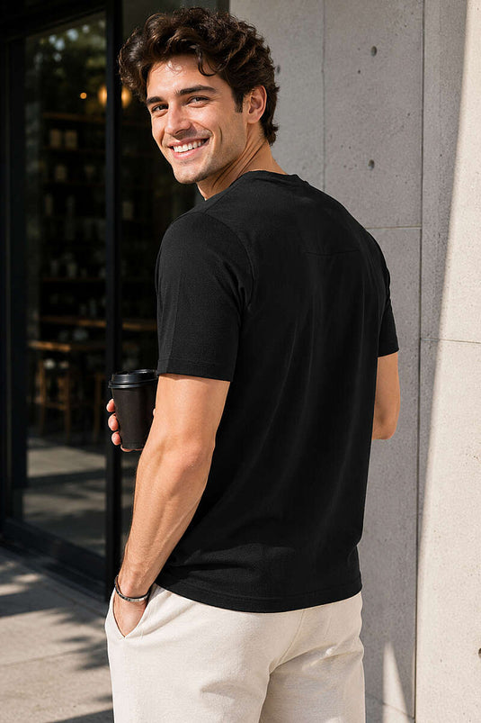 Rundhalsausschnitt Herren T-Shirt mit Brustemblem Schwarz