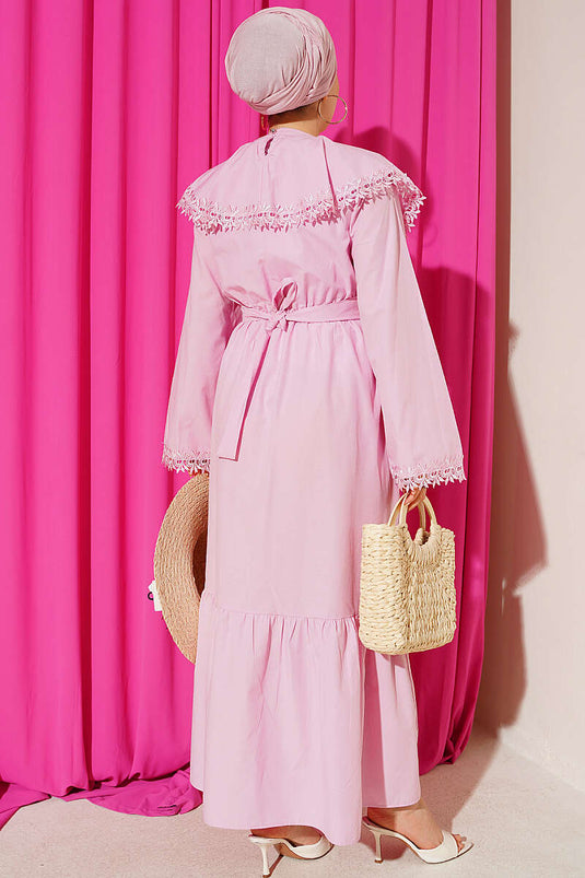 Vestido Rosa Con Detalles De Volantes Y Cuello Redondo