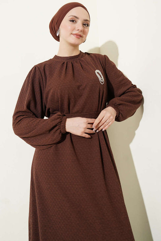 Robe à col rond avec manches élastiquées, couleur café