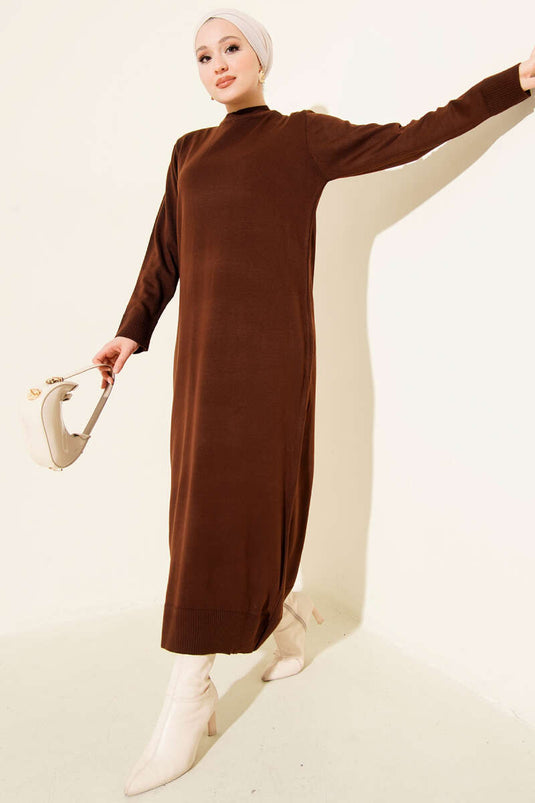 Strickkleid mit Rundhalsausschnitt in Braun