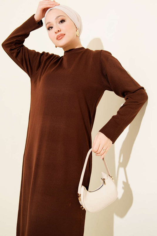 Strickkleid mit Rundhalsausschnitt in Braun