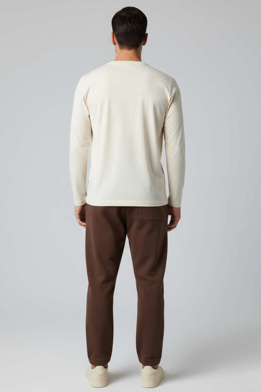 سويت شيرت كريمي اللون بأكمام طويلة وياقة دائرية