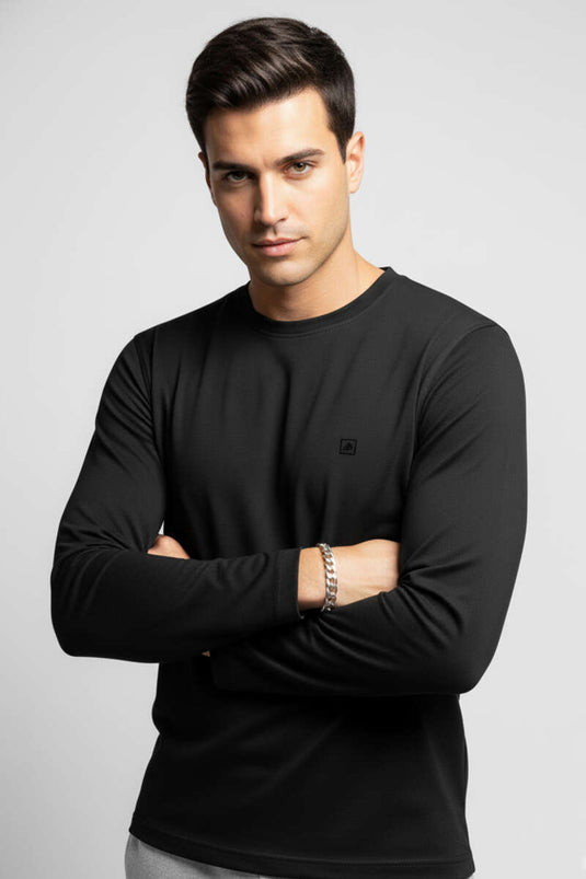 سويت شيرت أسود بأكمام طويلة وياقة دائرية