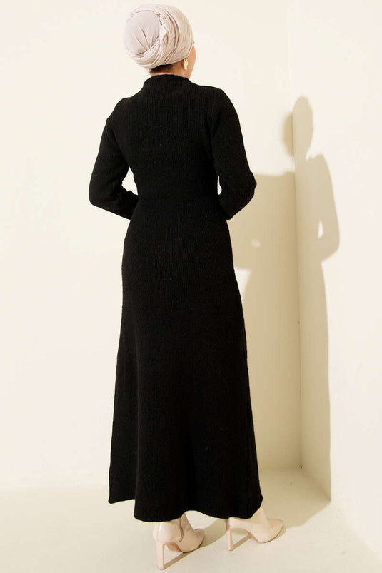 Robe noire à col rond en maille douce