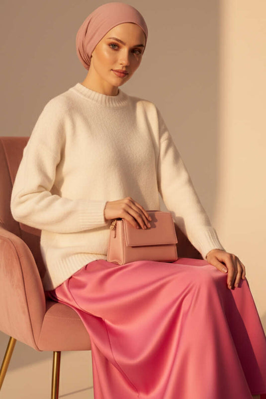 سترة بيضاء ناعمة محبوكة برقبة دائرية