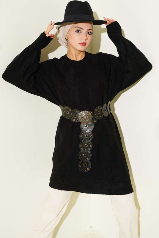 Tunique noire en maille douce à col rond et fente latérale