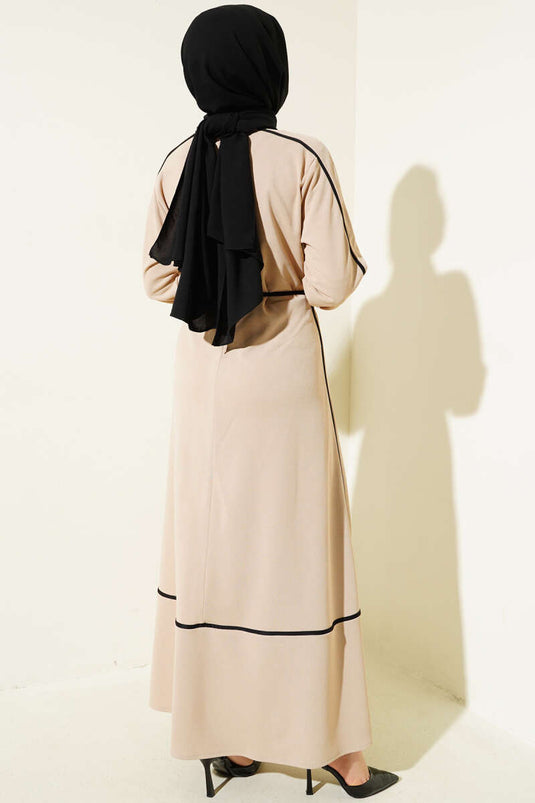 فستان مزين بالزهور مع تفاصيل حواف باللون البيج