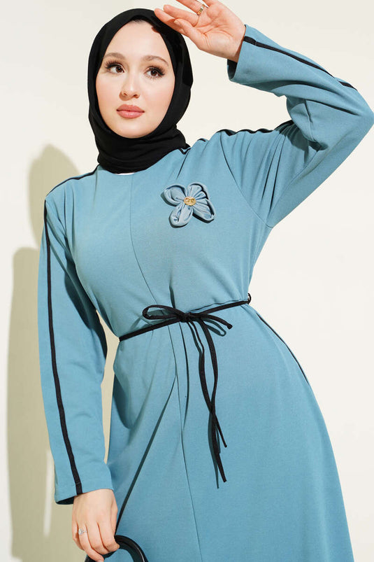 Biye Detaylı Çiçek Aksesuarlı Elbise Mavi