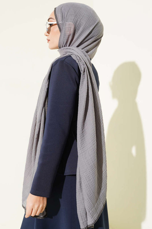 وشاح قطني عضوي رمادي داكن