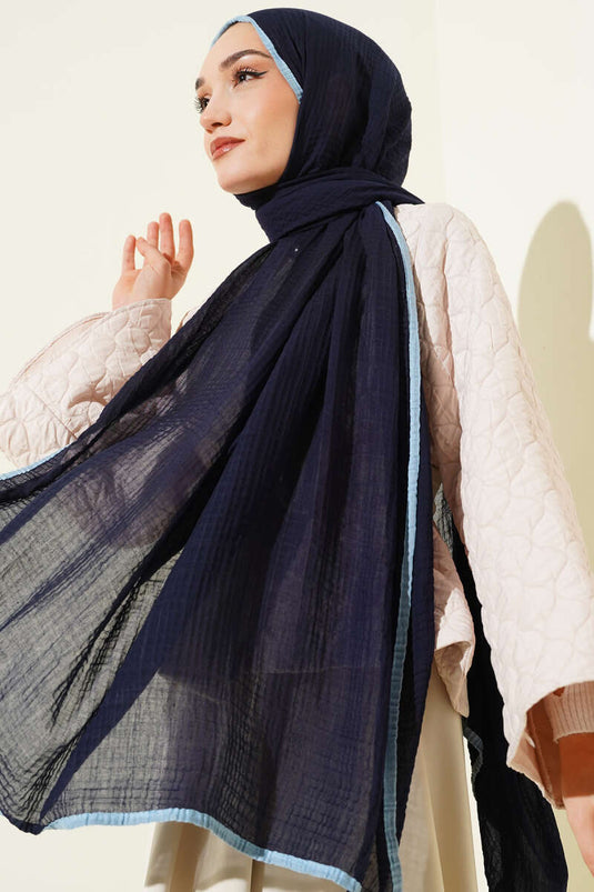 Châle en mousseline à bordure bleu marine