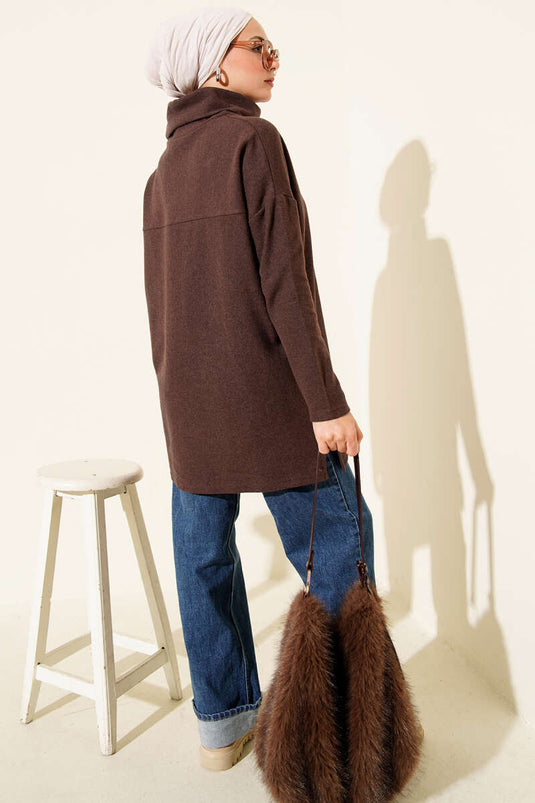 Tunique en velours côtelé marron à col roulé