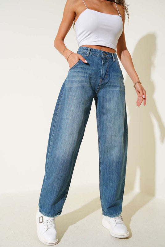 بنطلون جينز واسع الساقين بلون أخضر فاتح