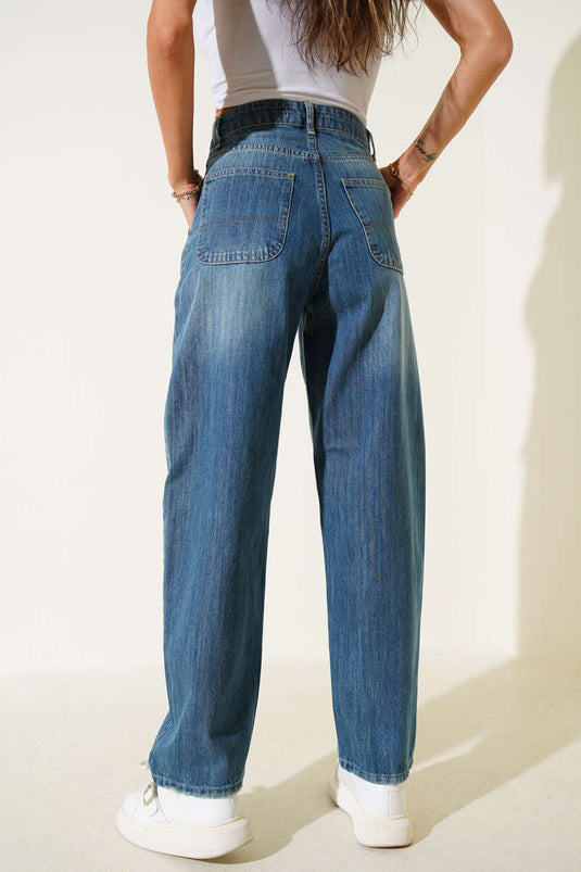 بنطلون جينز واسع الساقين بلون أخضر فاتح