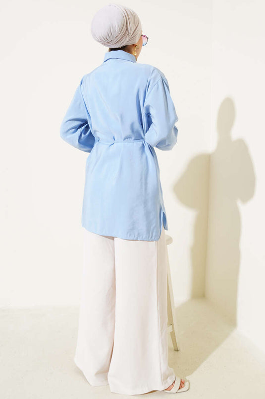Chemise en tencel bleue avec boléro et ceinture à cordon