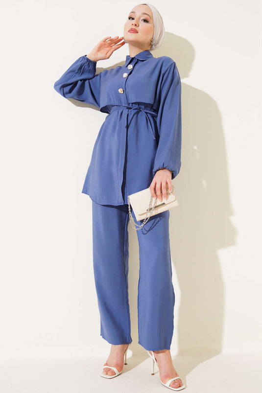 Indigo tweedelig pak met gouden knopen en bolero