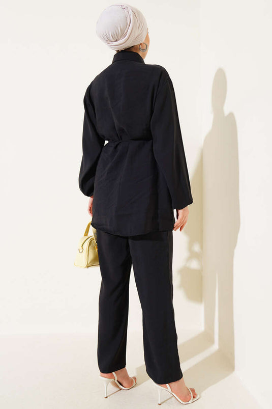 بدلة بوليرو ذهبية بأزرار من قطعتين باللون الأسود