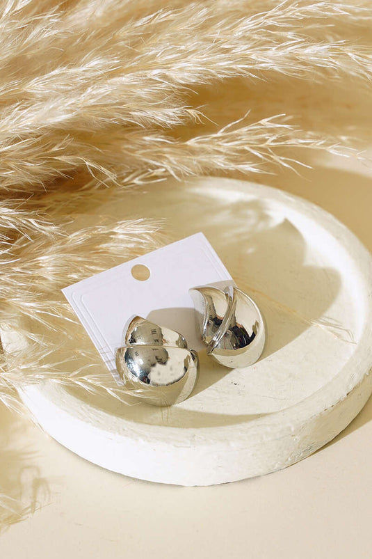 أقراط فضية مقببة