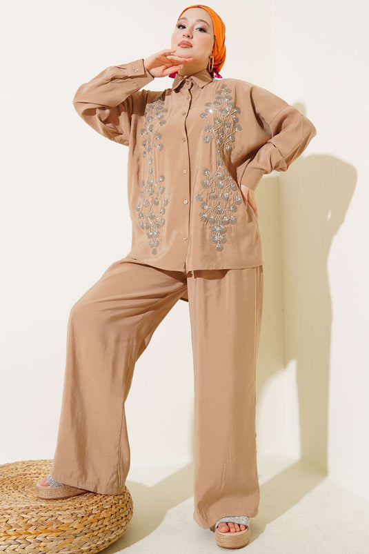 طقم لاتيه كاجوال من قطعتين مطرز بالخرز