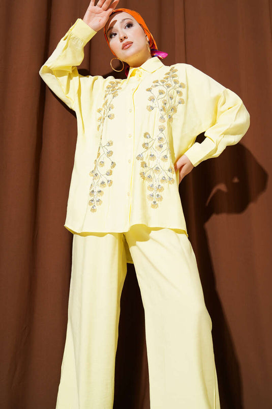 Costume deux pièces décontracté brodé de perles jaune