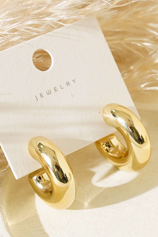 أقراط دائرية من الذهب