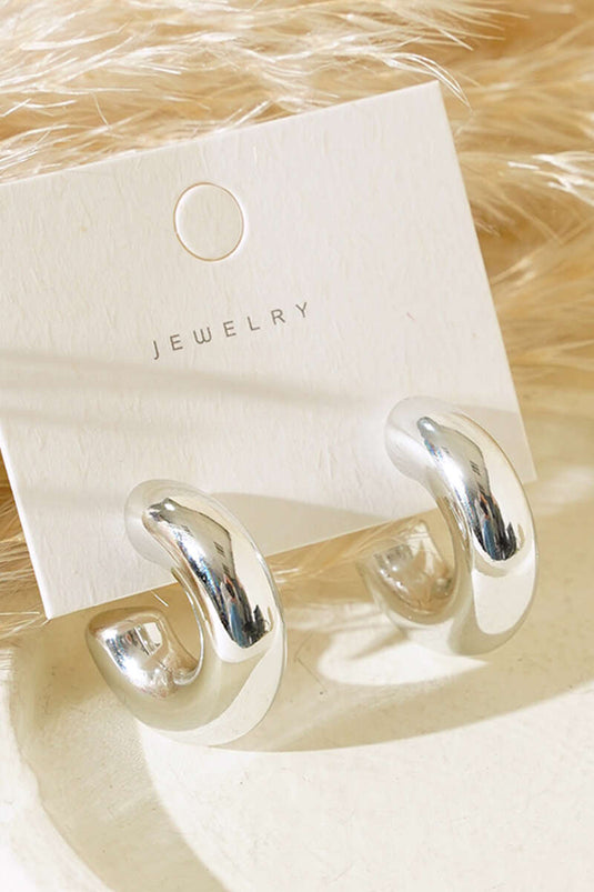 أقراط دائرية فضية على شكل أنبوب