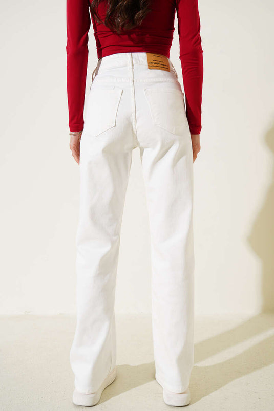 Jean droit à taille boutonnée écru