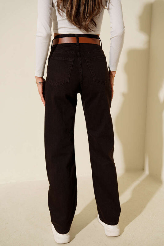 بنطال جينز بقصة مستقيمة مع حزام، بني