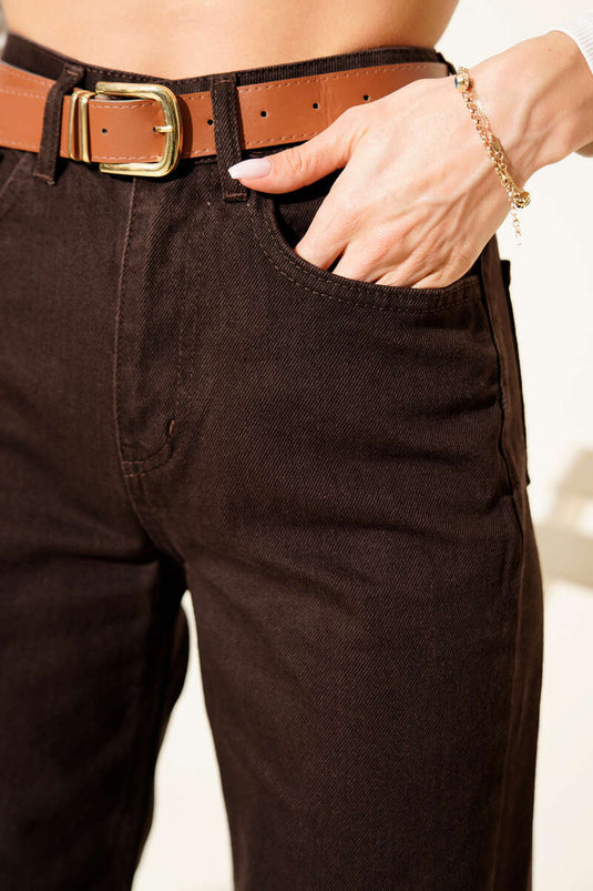 بنطال جينز بقصة مستقيمة مع حزام، بني