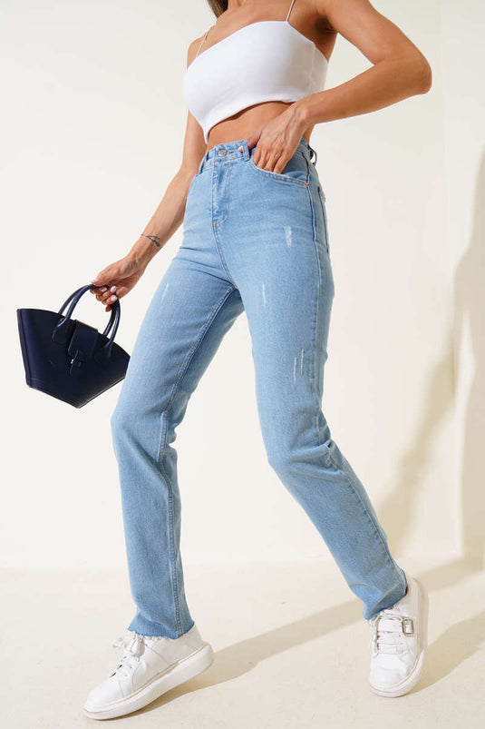 بنطلون جينز قصير بقصة مستقيمة، لون أزرق فاتح