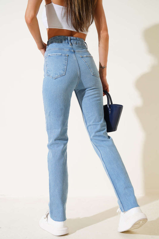 بنطلون جينز قصير بقصة مستقيمة، لون أزرق فاتح