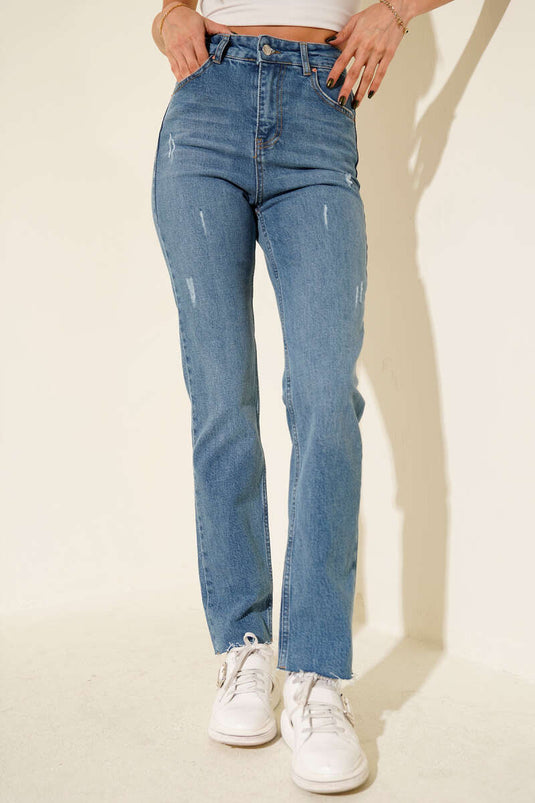بنطلون جينز أزرق بفتحات جانبية وساق مستقيمة