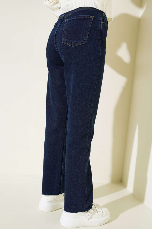 بنطلون جينز ممزق الساق باللون الأزرق الداكن