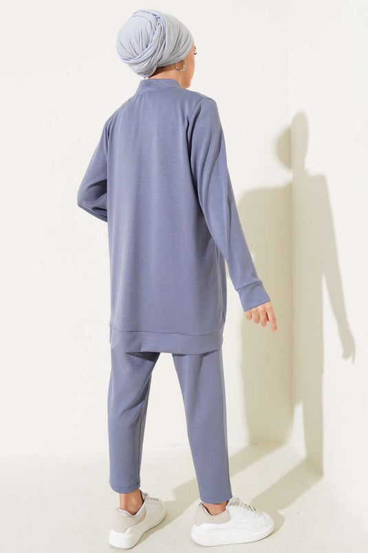 Tweedelig pak met drukknopen aan de zijkant, leigrijs