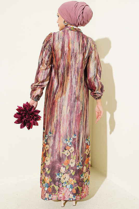 Samtkleid Mit Knöpfen Und Muster In Rosenholz