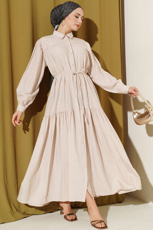 Robe beige à cordon et boutons sur toute la longueur