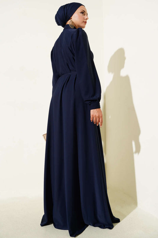 فستان أزرق داكن بحزام من الحبل وأزرار