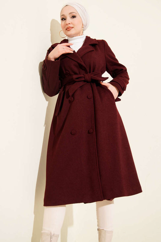 معطف من الكشمير بأزرار أمامية مزدوجة الصدر، لون عنابي.