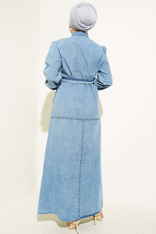 فستان جينز أزرق بأكمام قصيرة وحزام وياقة قميص