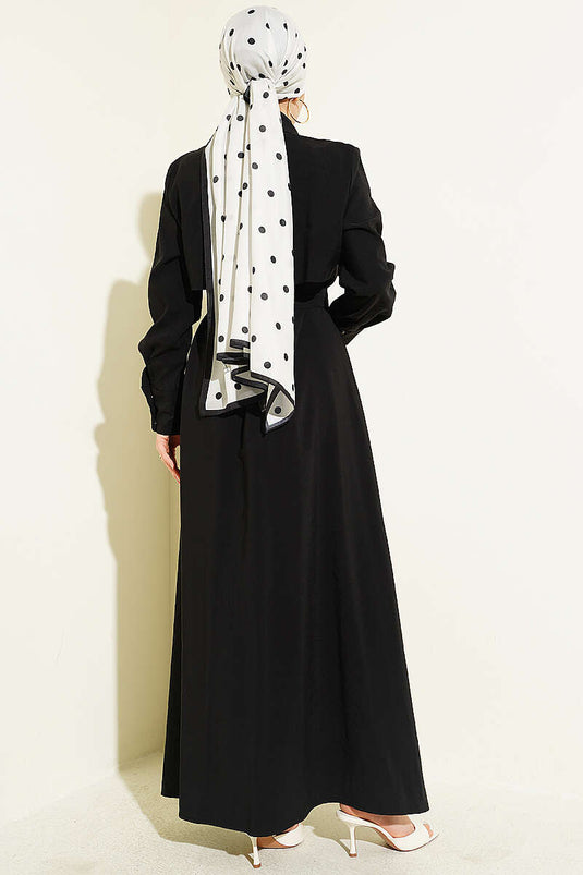 Robe ceinturée avec détails boutonnés intégralement noire