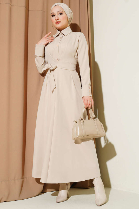 Robe à ceinture avec pince et boutons sur le devant Beige