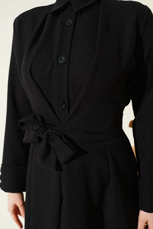Robe ceinturée à boutons sur le devant avec pince, noire