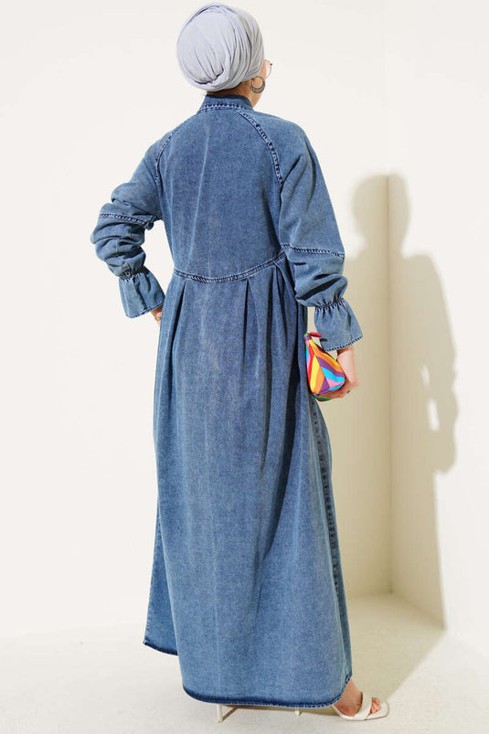 فستان جينز مزين بكسرات وأزرار