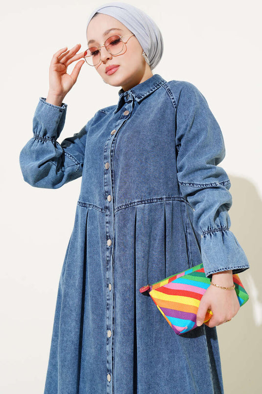 فستان جينز مزين بكسرات وأزرار