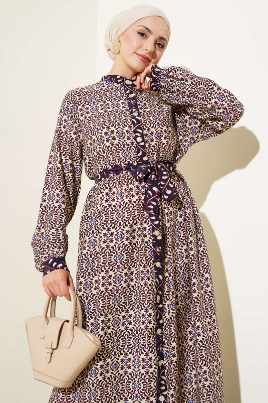 فستان أرجواني بأزرار ونمط ريترو